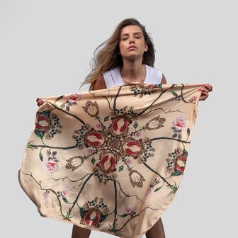 Šátek Dvůr (O Avľin) v béžové barvě