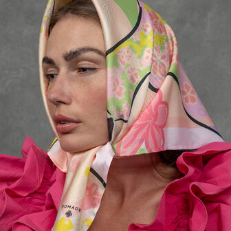 Šátek Peníze (Love) v růžové barvě