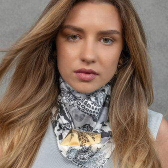 Šátek Harmonie (Harmonija) v černo-bílé barvě